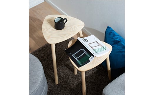 画像はイメージです。お届けはサイドテーブルのマッドブラウンのみです。画像はナチュラルホワイトです。