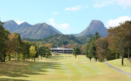 【平日】ペアー ゴルフプレー無料招待券（1ラウンド/セルフ）