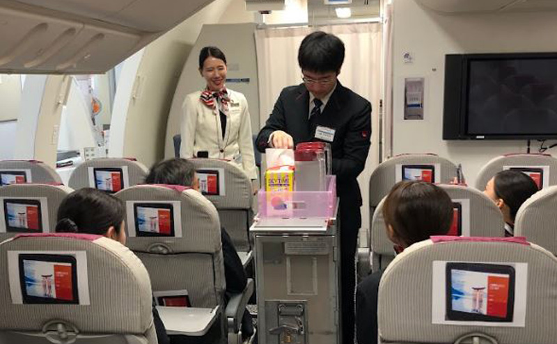 【10月18日開催】JAL 客室乗務員体験プログラム(1名様) 体験 体験型プログラム 客室乗務員 日本航空 職業体験 ドリンクサービス 機内アナウンス ビジネスクラス 機内食 大田区 東京都