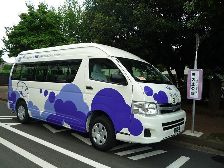 実際の車両です。武蔵野美術大学の学生がデザインしました。