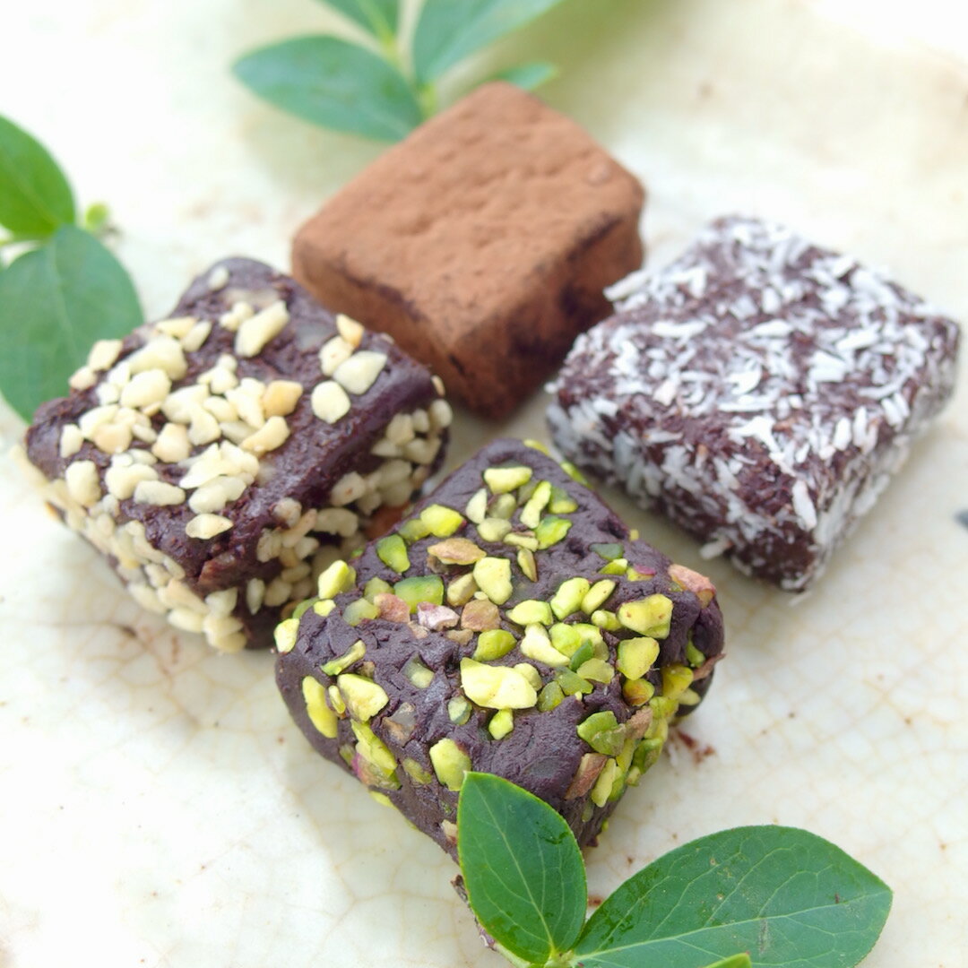 【ふるさと納税】オリーブオイル 生チョコ 詰合わせ〈4個〉ココア ココナッツ ピスタチオ ヘーゼルナッツ 乳製品 白砂糖不使用 スイーツ デザート ギフト おやつ お菓子 チョコレート プレゼント バレンタイン ホワイトデー 人気 おすすめ 宮崎県 綾町 送料無料