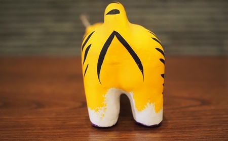 No.141 【鴻巣の赤物】干支シリーズ 首振りトラ 黄［寅年］