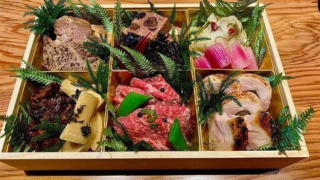 【肉好き必見】割烹肉おせち 2段重(3～4人前)　特大10寸《囲炉裏 とちぎ和牛 日本料理》炭火割烹与一.〔P-336〕 | おせち料理 お節 お正月 縁起物 冷蔵 那須 栃木県 那須町 ※北海道・沖