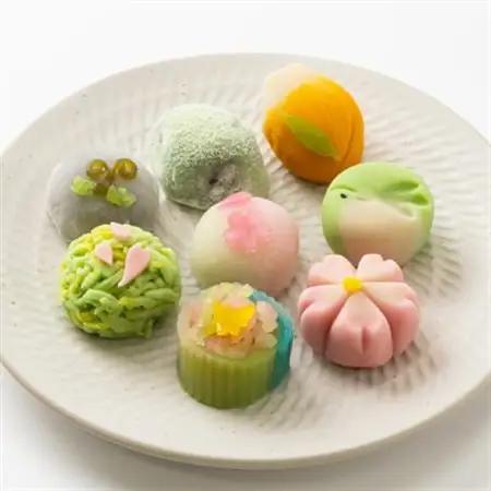 季節の上生菓子16個セット【配送不可地域：離島】【1500923】