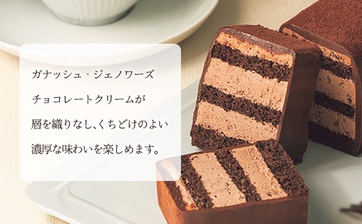 半解凍の状態で軽くあたためた包丁で切ると、よりきれいに切ることができます。