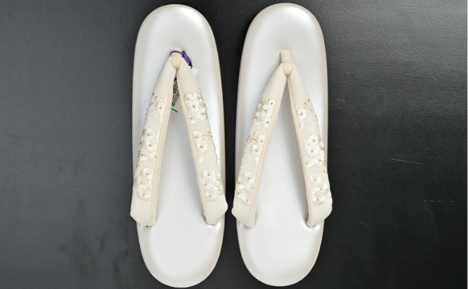 
ぞうり　薄グレーの2段の台　小花の刺繍　Ｌサイズ [№5275-0291]
