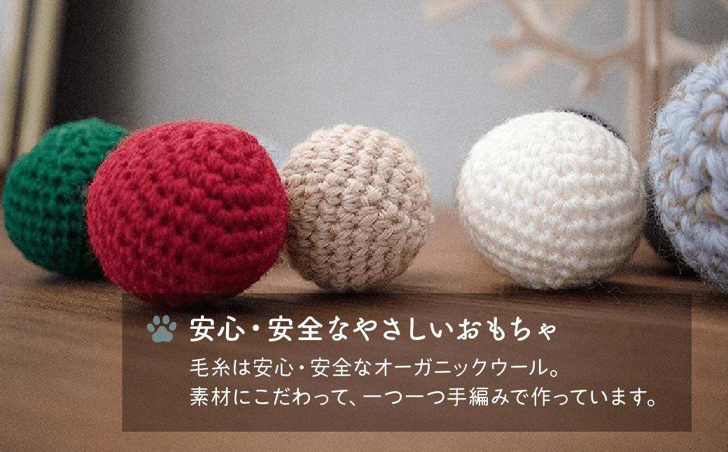 necono 「オーガニックウールのニットボール 2個入り」【ホワイト×レッド】猫のおもちゃ 手編み | ねこ ネコ ねこちゃん おもちゃ 猫のおもちゃ ペット用品 ペットグッズ おしゃれ かわいい 