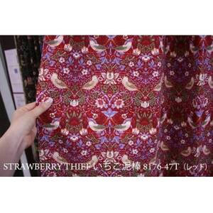 厚地カーテン いちご泥棒(赤) 幅100×丈178cm×2枚 Fabric by ベストオブモリス【1482587】