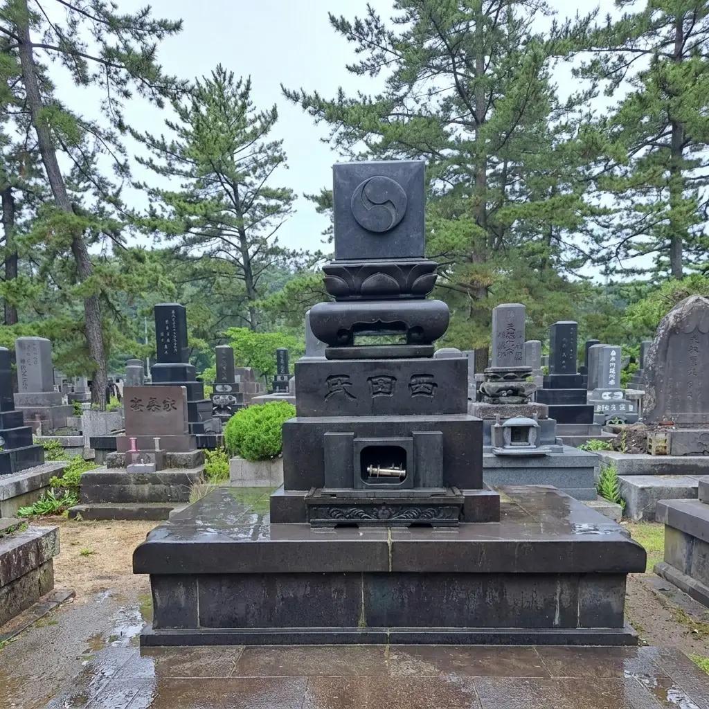 秋田県 能代市 お墓の洗浄と周辺の草取りパック　遠く離れたふるさとに帰省できない方に代わって、ご先祖様の墓地を洗浄し、草取りをします。※対象地域：能代市  お墓 洗浄 草取りお墓参り お盆 お彼岸 ご