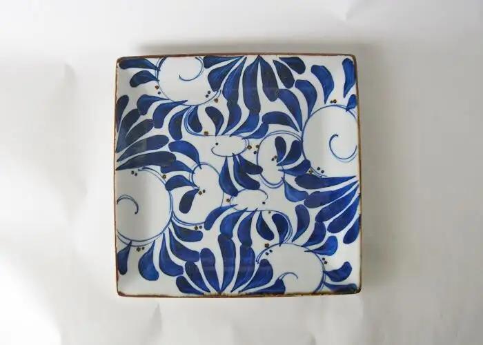 【AB380】【波佐見焼】２７×２７cm角プレート karakusa　【西海陶器】 １ 14501