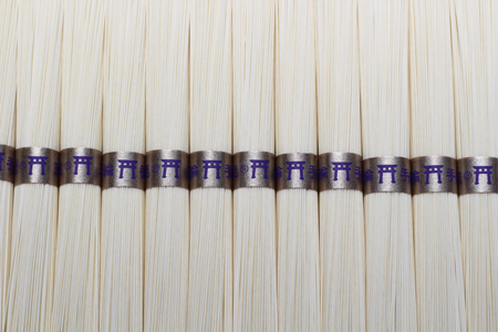 定期便 ３ヶ月 三輪そうめん 限定 熟成 蔵出 細物 1kg 化粧 紙箱 月 １回 ／ 芳岡 ふるさと納税 そうめん 無添加 麺 素麺 手延べ こだわり 天日 干し 厳選 良質 小麦  奈良県 宇陀市