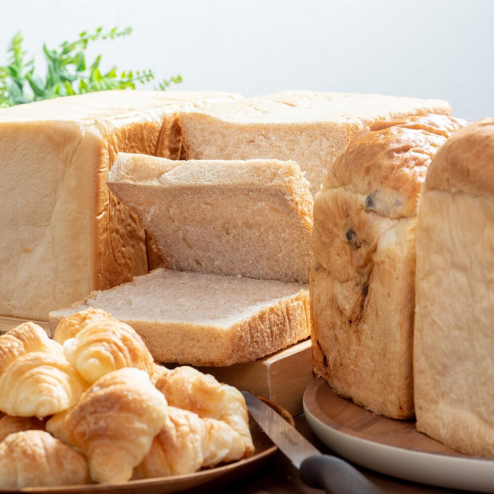 
【6か月定期便】食パン食べ比べ 5種セット 北海道産 小麦 100% パン 全粒粉 角食 詰め合わせ 小豆 F21H-549
