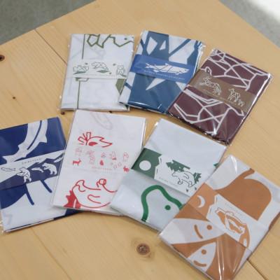 ふるさと納税 斜里町 知床トコさん×かまわぬ 手ぬぐい 【トコさん鮭】青 |  | 03