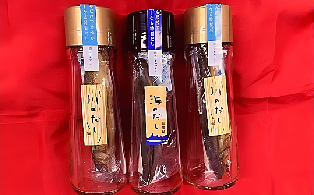 ご家庭の醤油を注いでいただく、だしキット3本セットです。蓋が硬いので、取り外し、取り付けともに扱い辛いです。ご了承ください。