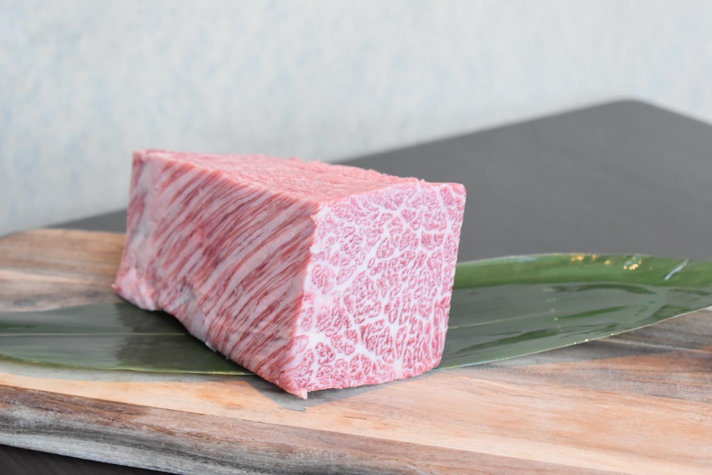 【うしの中山】 黒毛和牛 ロースブロック　1ｋｇ