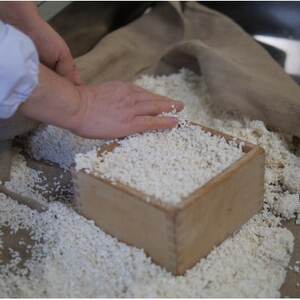 岩泉みそ〔並・特 食べ比べ〕900g×2パック 18ヶ月長期熟成 天然醸造 無添加味噌 発酵生味噌【配送不可地域：離島】【1710118】