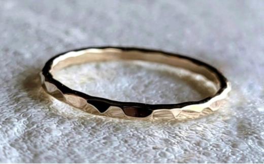 K14GF 槌目リング 2㎜幅 選べるサイズ 指輪 アクセサリー ジュエリー K14 ゴールドフィルド リング レディース メンズ ペア シンプル 一点もの 華奢リング ピンキーリング ペアリング かわいい おしゃれ プレゼント ギフト FABBRICA OSAWA 神奈川 湘南 藤沢