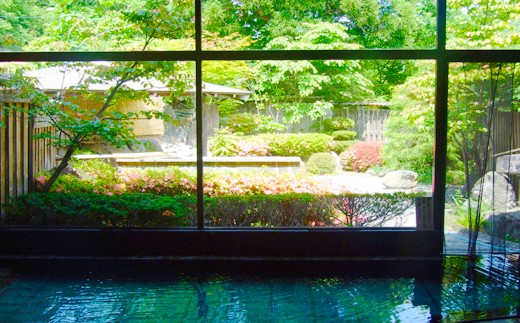 自然の美しさを眺めながら入る内風呂は24時間入浴可能です