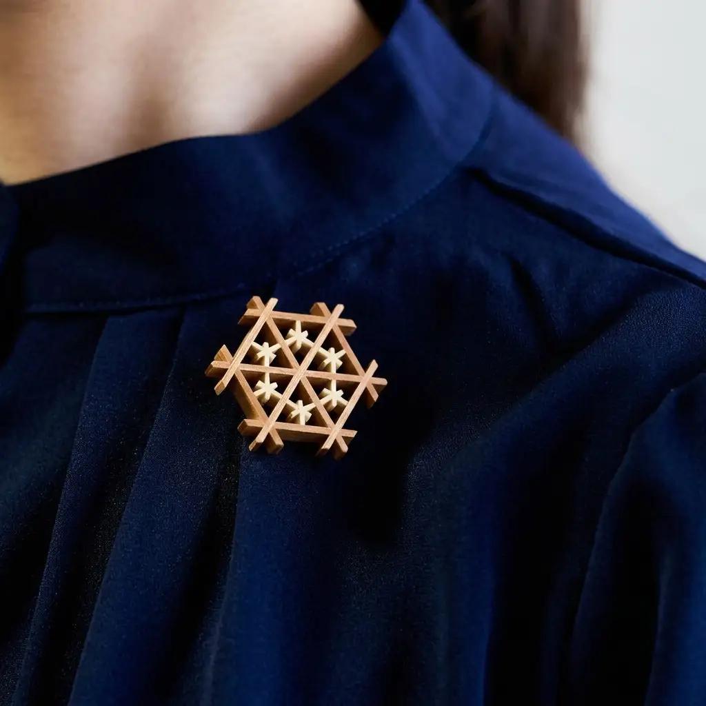 秋田杉とヤマザクラの 職人手づくり 組子ブローチ 「Kikko」 ファッション小物 アクセサリー 工芸品 民芸品 伝統技術 