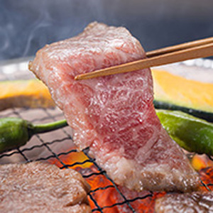 【化粧箱入】【A4?A5】博多和牛 カルビ400g 焼肉のたれ付 吉富町/株式会社マル五[BGAC005]