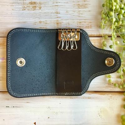 ふるさと納税 京丹後市 本革【アールキーケース】牛革ブラック 栃木レザー使用 110mm×60mm 角に丸味のあるキーケース |  | 02