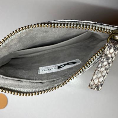 ふるさと納税 清須市 NYATTU PROJECT　天然パイソン革(ヘビ革) フラグメントケース(ポーチ) グレーマダラ |  | 02