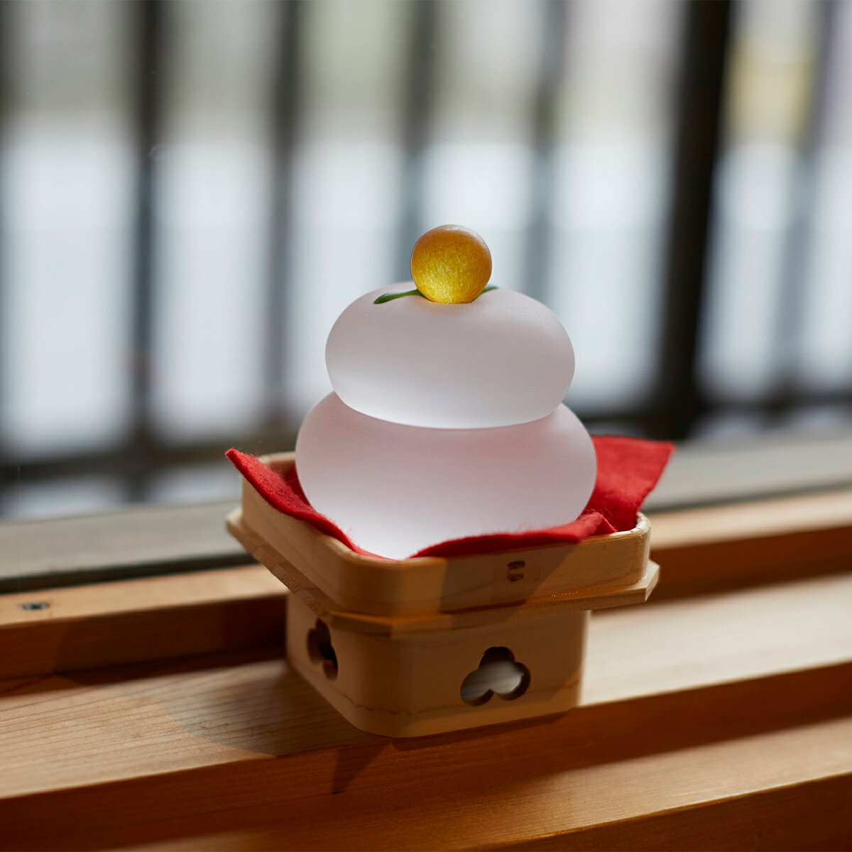 【ふるさと納税】清らかな光が乱反射する「硝子の鏡餅」