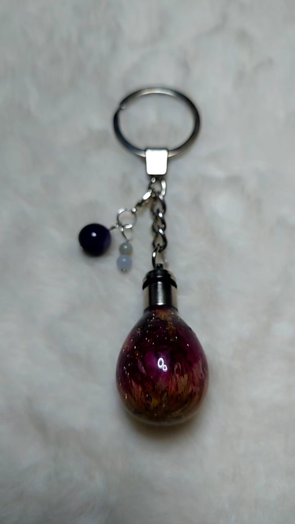 フラワーキーホルダー /レジン製キーホルダー 天然石 ハンドメイド アクセサリー