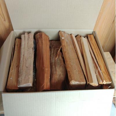 ふるさと納税 与謝野町 【毎月定期便】乾燥薪 キャンプ用 10kg×2箱 中割(約30cm) 広葉樹ミックス全5回 |  | 01