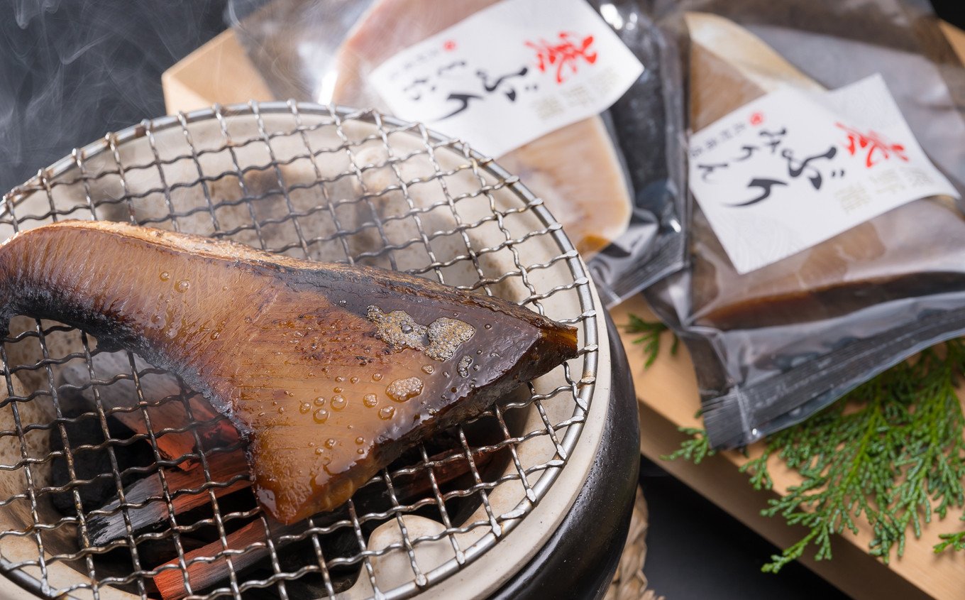 解凍したら、焼くだけ！
ご自宅で本場尾鷲の味をお楽しみいただけます！