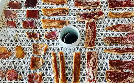 お魚屋さんの手作り 塩麹入りマグロジャーキー (3袋) お魚屋さん 手作り マグロジャーキー マグロ まぐろ ジャーキー 塩麴 沖縄市 / 魚商ばってん[BCCE005]