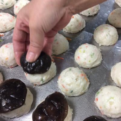 ふるさと納税 熱海市 しいたけ坊ちゃん丸　熱海産ぷっくり椎茸　自然の豊かさとおいしさが伝わる練物。ユニークな形と美味 |  | 01