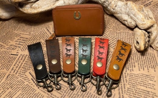 蹄鉄ラウンドファスナーコインケース(ブラウン)＆馬九いくキーリング(ブラウン)　栗東市 / 株式会社ブルズエフ [BIAU139]