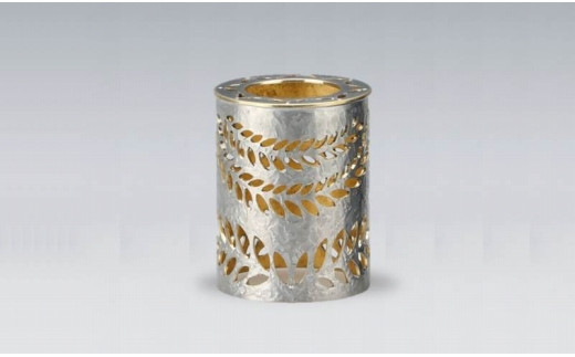 
                  【彫金】（銀）蓋置き［laurier］ | 金沢工芸 茶道具 蓋置 彫金 金沢土産 和雑貨 伝統工芸 茶室 アイテム 小物 茶会 風炉用 炭点前 日本製 ハンドメイド 上質 ギフト 和モダン インテリア 職人技 美術品 工芸品 茶席 アート デザイン性 希少 石川ブランド クラフト 茶道愛好家 人気 おすすめ 送料無料 石川 金沢 加賀百万石 加賀 百万石 北陸 北陸復興 北陸支援
                