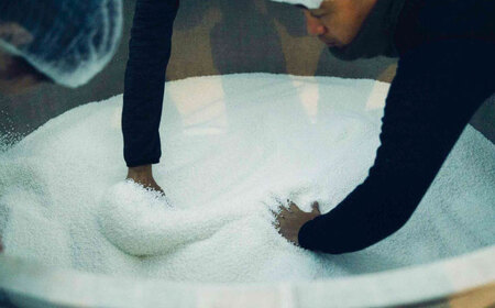 理八 The RIHACHI 純米大吟醸 酵母901号 720ml(化粧箱入り) 日本酒 酒 お土産 家飲み プレゼント フルーティー 地酒 島根県雲南市/株式会社田部竹下酒造[AIBE007]