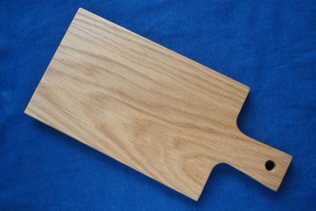 H5　東峰木人作-楢のカッティングボードM（ナラ）長さ31.5cm×幅15cm