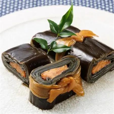 国産(北海道産)昆布で鮭(サケ)を丁寧に巻いた昆布巻きセット(4本)_昆布巻 国産 北海道産 サケ コンブ だし 海藻 だし昆布 こんぶ水 出汁 乾物 こんぶ ギフト 調理済み 一人暮らし セット お