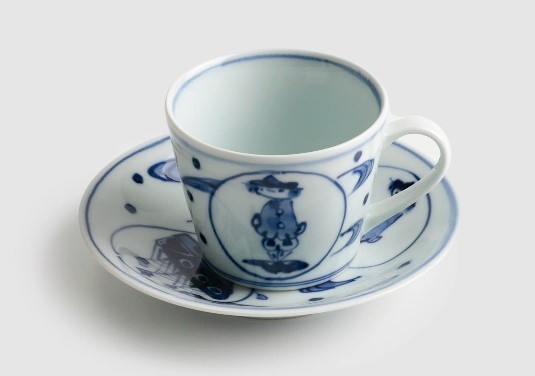 
            有田焼【しん窯】コーヒー碗皿 流水濃マント異人 - そば型
          