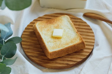 皿 トーストを美味しく食べる木のパン皿（波乗りパン皿）サイズ200《直径200×厚み18（mm）》天然木 山桜 亜麻仁油 食器用洗剤OK
