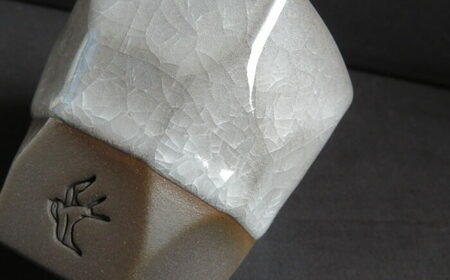 つばめ工房　黒土ロックカップ　氷裂貫入釉(白)【1240987】