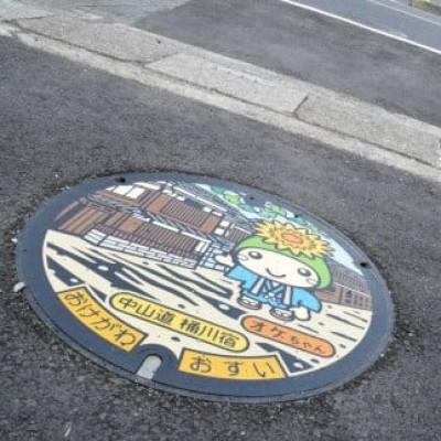 ふるさと納税 桶川市 ご当地マンホール〈埼玉県桶川市〉カラーデザイン蓋φ600用(スタンド付き) |  | 03