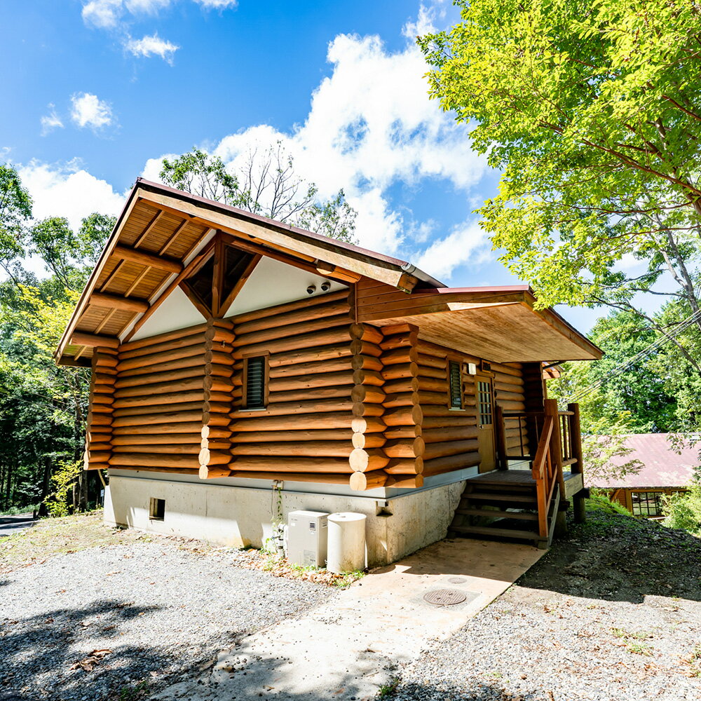 【ふるさと納税】outsideBASE mizukami コテージレギュラーシーズン利用券 [4名/車1台] 1枚 キャンプ アウトドア ご利用券 施設利用券 宿泊券 商品券 チケット ホテル BBQ バーベキュー ドッグラン 旅行 観光 熊本県 水上村 送料無料